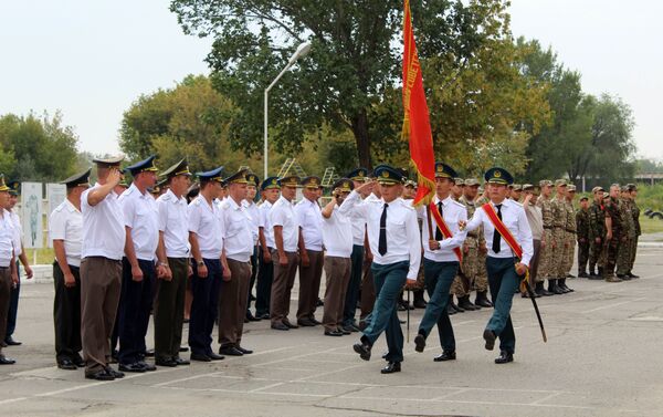Сегодня, 18 августа, на военном аэродроме Фрунзе-1 праздновали День образования СВО страны и 59 годовщину со дня образования летной части 23565. - Sputnik Кыргызстан