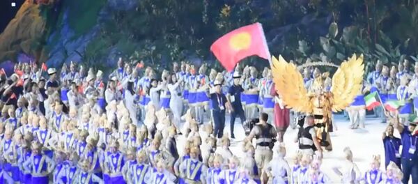 Жүрөк толкуйт! Азия оюндарында параддан өткөн кыргыз спортчулары видеодо - Sputnik Кыргызстан