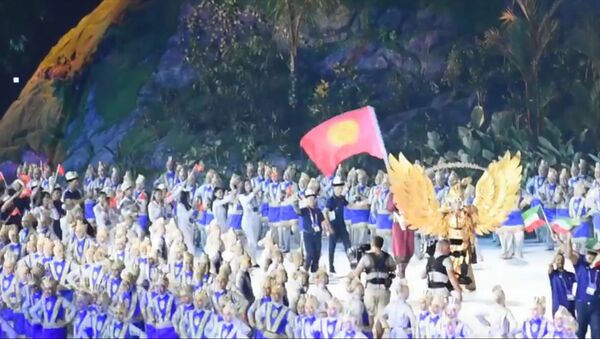 Жүрөк толкуйт! Азия оюндарында параддан өткөн кыргыз спортчулары видеодо - Sputnik Кыргызстан