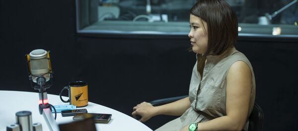 Тубаса шал оорусуна кабылган 25 жаштагы Айпери Аралбаева маек учурунда Тубаса шал оорусуна кабылган 25 жаштагы Айпери Аралбаева маек учурунда - Sputnik Кыргызстан