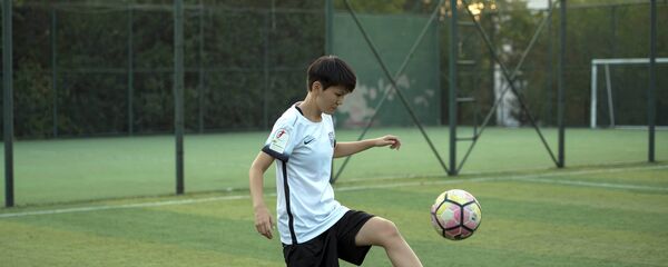 Футболистка Айдана Оторбаева - Sputnik Кыргызстан