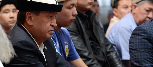 Президент Сооронбай Жээнбеков совершил намаз по случаю Курман айта - Sputnik Кыргызстан