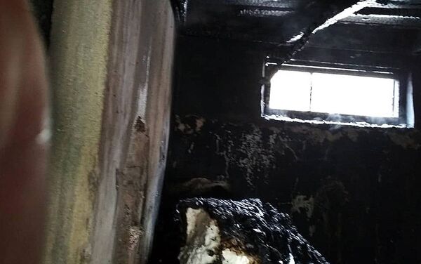 Огонь вспыхнул в воскресенье утром на улице Ибраимова. Сгорел дом площадью 95 квадратных метров. - Sputnik Кыргызстан