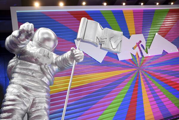 35-ая вручение премии MTV Video Music Awards в Нью-Йорке - Sputnik Кыргызстан