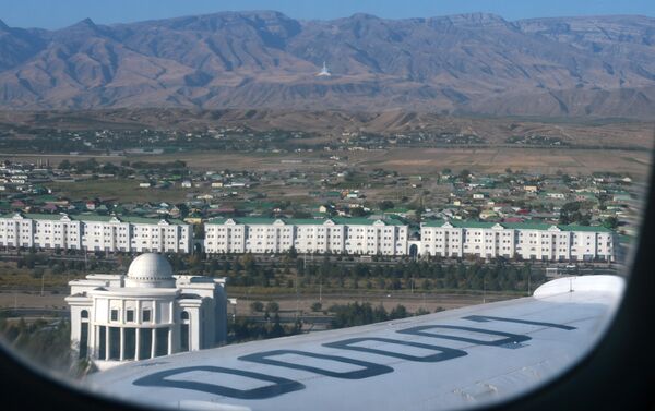 Президент Сооронбай Жээнбеков с государственным визитом прибыл в г.Ашхабад, Туркменистан - Sputnik Кыргызстан