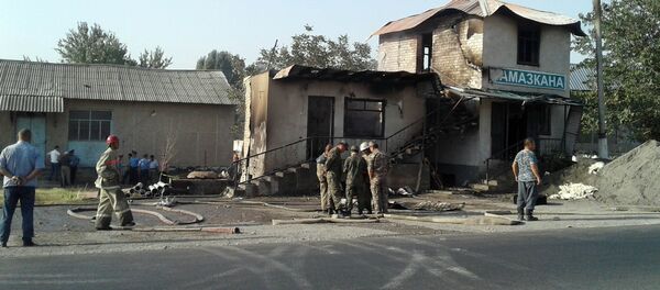 Араван районунун Керме-Тоо айыл аймагынын Гүлбар айылында ашканадан чыккан өрт намазканага жармашкан Араван районунун Керме-Тоо айыл аймагынын Гүлбар айылында ашканадан чыккан өрт намазканага жармашкан - Sputnik Кыргызстан