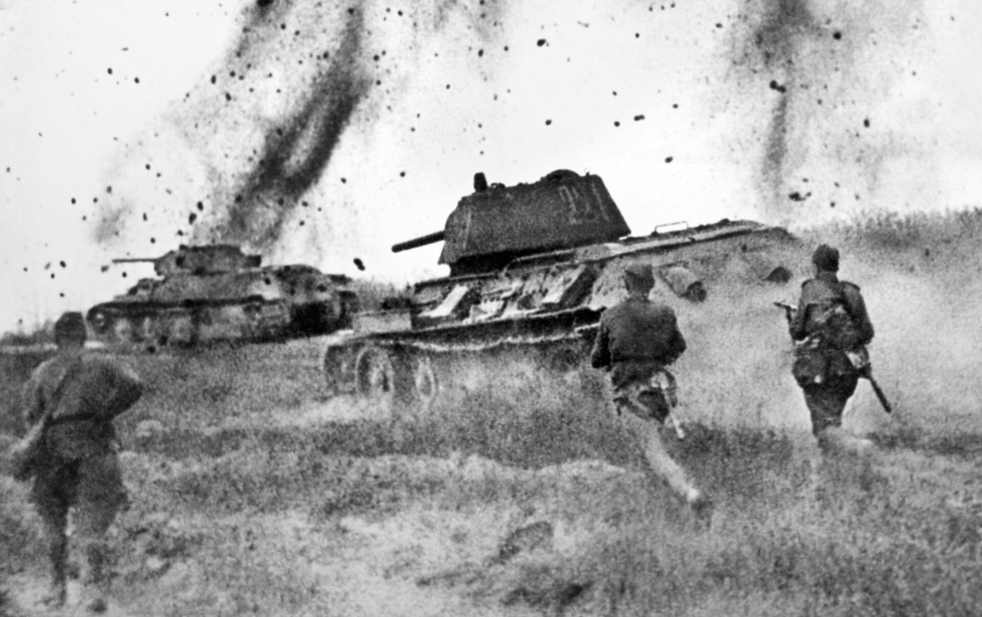 Самые масштабные сражения второй мировой войны. Курск бои второй мировой войны. Курская битва 2023. Курская битва 1943 отбили атаку сержант у орудия. Танковое поле битвы.