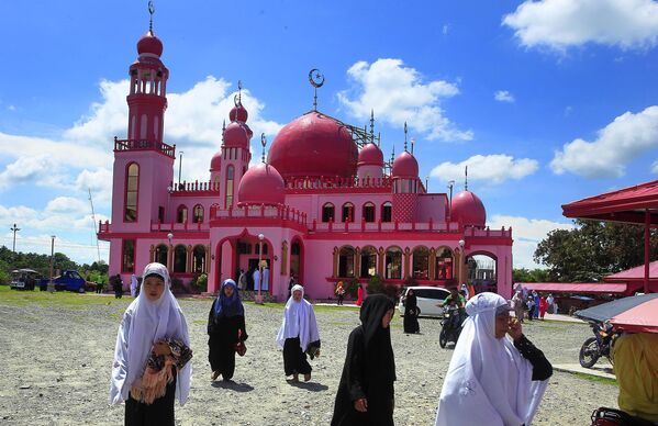 Мусульмане у Розовой мечети на Филиппинах - Sputnik Кыргызстан