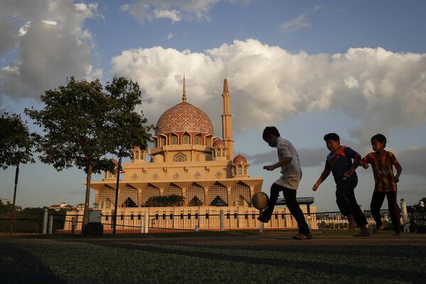 Мечеть Путра в Малайзии - Sputnik Кыргызстан