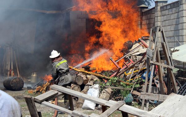 По предварительным данным, горит жилой дом, пострадавших нет. - Sputnik Кыргызстан