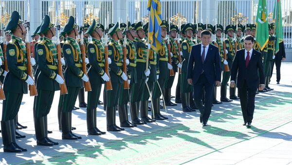 Государственный визит президента Сооронбая Жээнбекова в Ашхабад - Sputnik Кыргызстан