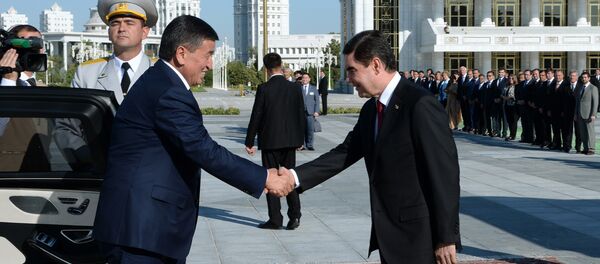 Государственный визит президента Сооронбая Жээнбекова в Ашхабад - Sputnik Кыргызстан