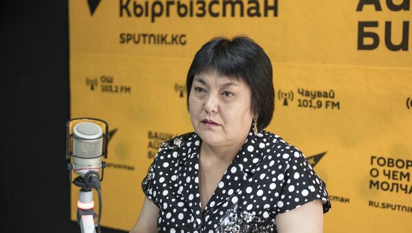Главный специалист Управления образования мэрии Бишкека Чынара Исакова - Sputnik Кыргызстан