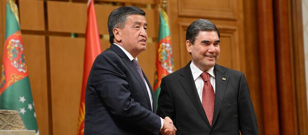 Сооронбай Жээнбеков менен Гурбангулы Бердымухаммедовдун жолугушуусу Сооронбай Жээнбеков менен Гурбангулы Бердымухаммедовдун жолугушуусу - Sputnik Кыргызстан