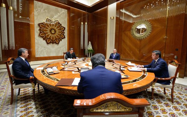 Президент Узбекистана Шавкат Мирзиёев подчеркнул, что накопилось много вопросов, которые требуют решения. - Sputnik Кыргызстан