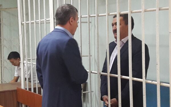Адвокат обвиняемого Сергей Слесарев настаивал, что есть все основания изменить меру пресечения на домашний арест и нет оснований полагать, что Ибраимов может сбежать за границу - Sputnik Кыргызстан