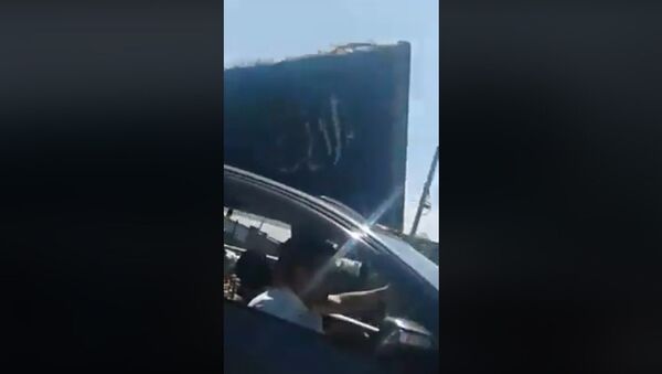 Авто с черным флагом и надписью на арабском — герои видео задержаны - Sputnik Кыргызстан