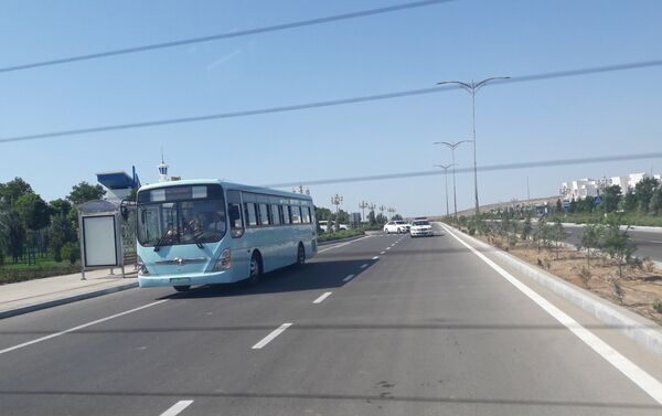 Аваза шаарында эл ташып бараткан автобус - Sputnik Кыргызстан