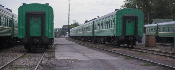 Поезда в железнодорожном вокзале Бишкека. Архивное фото Поезда в железнодорожном вокзале Бишкека. Архивное фото - Sputnik Кыргызстан