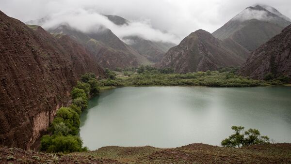 Озеро Ак-Кол в Жумгальском районе - Sputnik Кыргызстан