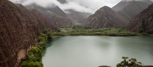 Озеро Ак-Кол в Жумгальском районе - Sputnik Кыргызстан