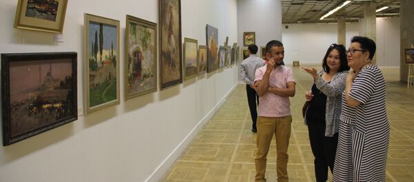 Выставка Диалоги с палитрой в Московском центральном доме художника - Sputnik Кыргызстан