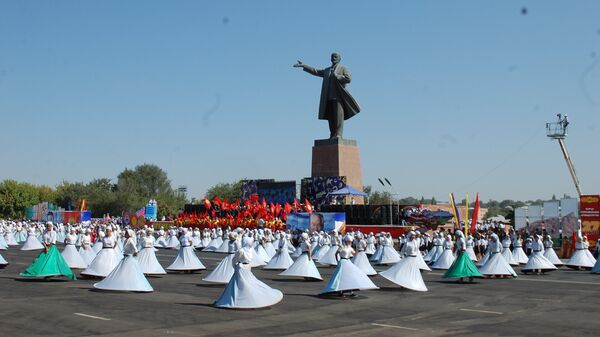 Ош шаарында Кыргызстандын эгемендүүлүгүн майрамдоо. Архив - Sputnik Кыргызстан
