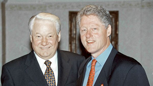 Президент РФ Б.Ельцин принимает президента США Б.Клинтона в своей резиденции в Бирмингеме 16 мая 1998 года в Великобритании. - Sputnik Кыргызстан
