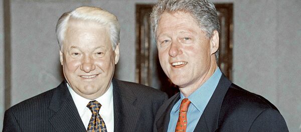 Президент РФ Б.Ельцин принимает президента США Б.Клинтона в своей резиденции в Бирмингеме 16 мая 1998 года в Великобритании. - Sputnik Кыргызстан