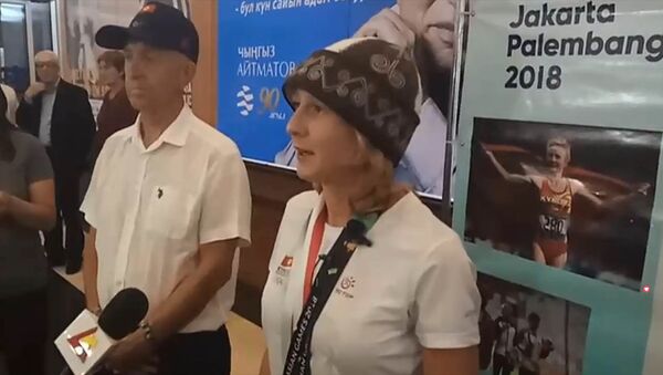 В аэропорту Манас встречают Дарью Маслову — видеотрансляция - Sputnik Кыргызстан