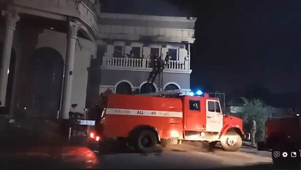Крупный пожар в кафе Арзу — прямой эфир с места событий - Sputnik Кыргызстан