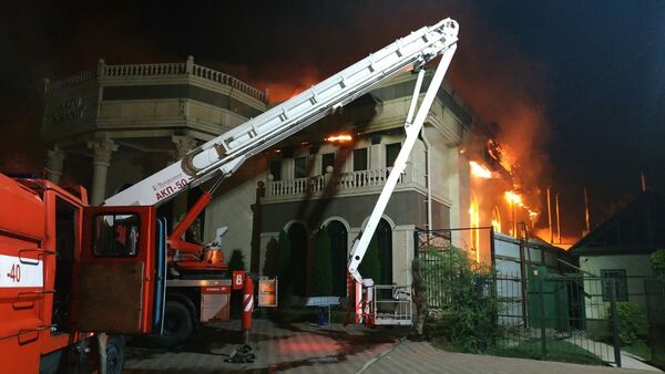 Пожар в кафе Арзу в селе Лебединовка - Sputnik Кыргызстан