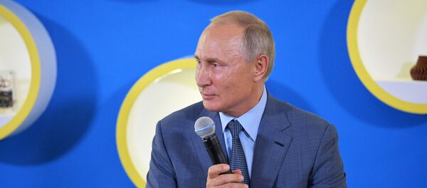Президент РФ В. Путин посетил образовательный центр Сириус - Sputnik Кыргызстан