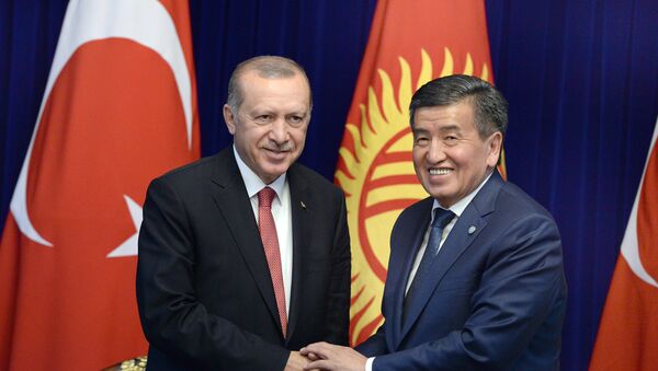 Президент Кыргызской Республики Сооронбай Жээнбеков и президент Турецкой Республики Реджеп Тайип Эрдоган. Архивное фото - Sputnik Кыргызстан