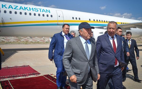 Президент Казахстана Нурсултан Назарбаев прибыл в Чолпон-Ату - Sputnik Кыргызстан