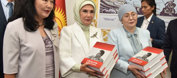 Супруги президентов Кыргызстана и Турции открыли культурный центр им. Ч.Айтматова - Sputnik Кыргызстан