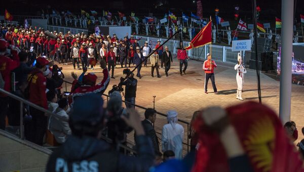 Спортсмены из Кыргызстана на параде участников на церемонии открытия III Всемирных игр кочевников. Архивное фото - Sputnik Кыргызстан