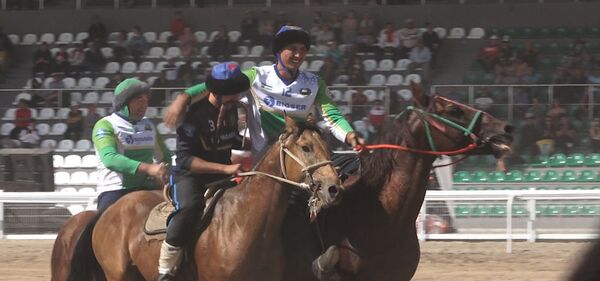 Как американцы и французы старались играть в кок-бору — забавное видео - Sputnik Кыргызстан