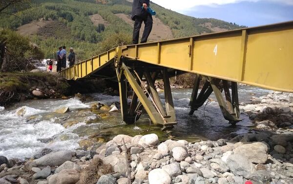 В ущелье Кырчын, где проходят III Всемирные игры кочевников, пожилой мужчина упал с моста в реку - Sputnik Кыргызстан
