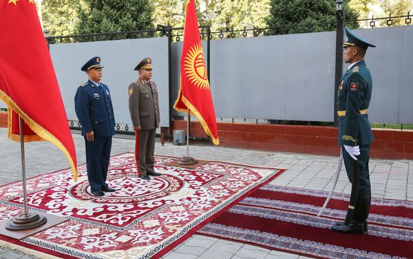 6 сентября 2018 года в страну прибыла военная делегация во главе с заместителем председателя Центрального военного совета КНР Сюй Циляном. - Sputnik Кыргызстан