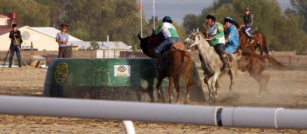 III Всемирные игры кочевников. 5 день. Полуфинал по кок-бору. Казахстан против Узбекистана - Sputnik Кыргызстан
