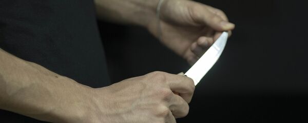 Мужчина с ножом в руке. Иллюстративное фото - Sputnik Кыргызстан