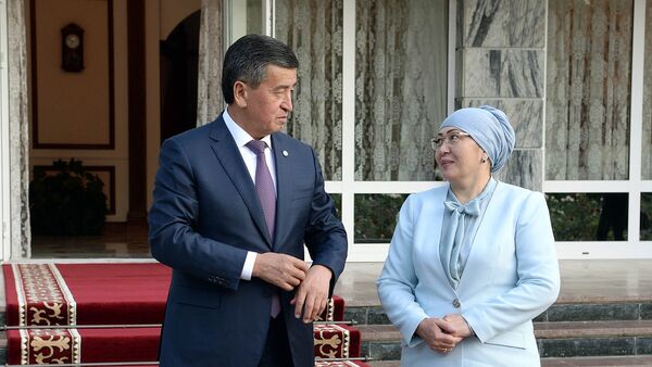 Экс-президент Кыргызстана Сооронбай Жээнбеков с супругой. Архивное фото - Sputnik Кыргызстан