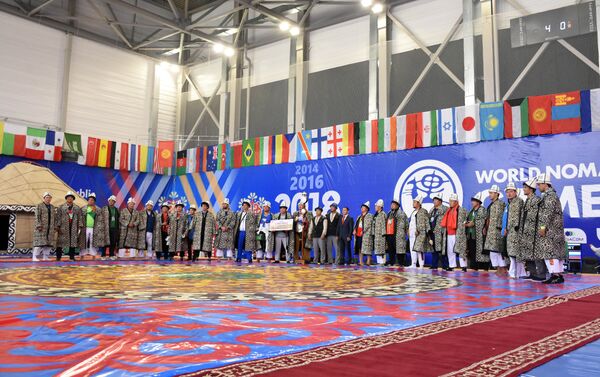 114-килограммовый Айдын Монгуш завоевал золотую медаль по сумо. - Sputnik Кыргызстан