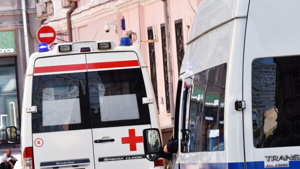Автомобили скорой помощи и полиции на улице Москвы. Архивное фото - Sputnik Кыргызстан