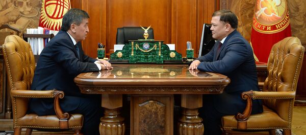 Президент Сооронбай Жээнбеков Жогорку Кеңештин төрагасы Дастан Жумабековду кабыл алды - Sputnik Кыргызстан