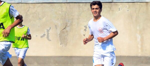 Просмотр в футбольном клубе Реал Мадрид Алимардона Шукурова Просмотр в футбольном клубе Реал Мадрид Алимардона Шукурова - Sputnik Кыргызстан