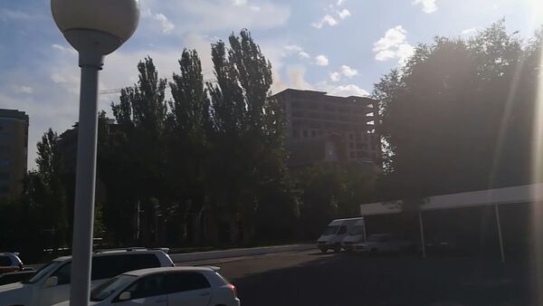 Возле отеля Ак-Кеме горит строящееся здание. Видео - Sputnik Кыргызстан