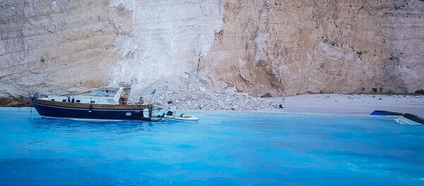 Обрушение скалы на греческом острове Закинтос Обрушение скалы на греческом острове Закинтос - Sputnik Кыргызстан