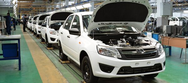 Автомобили Lada Granta на конвейере. Архивное фото - Sputnik Кыргызстан